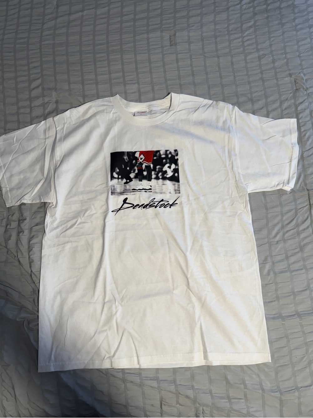 🔥 DEAD STOCK TEE – SIZE XL 🔥